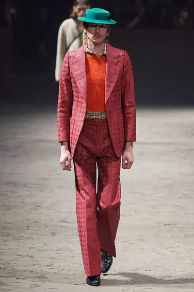 Look 25